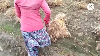 Indian Village Bhabhi Doggy Style Fucking Hardcore with Moaning in Hindi - Desi Homemade Sex