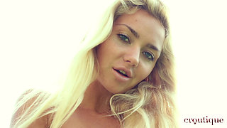 Victoria Puppy Outdoor Orgasm