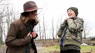 Amateur girlfriend outdoor threesome with facial