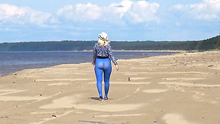 Blue style 2 - Flashing on beach