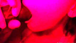 Amateur brunette double toying on webcam