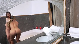 MARISKAX Mia Nins fucks Ariana Cortez's wet holes