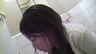 Japanese girls peeing in japanese toilet voyeur video