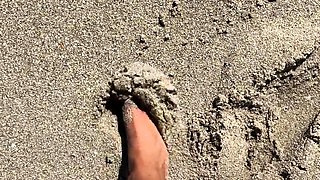 Amateur Foot Fetish Girlfriend Sucks and gives a Footjob