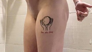 Ebony girl showers her big ass amp masturbating