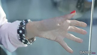 Dyke Abigail Mac Seducing Miss Dolce