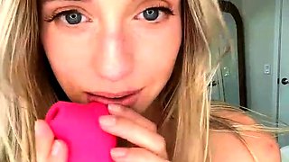Blonde tight pussy babe solo toy fun in glamour masturbation