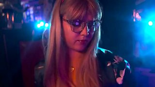 Stepmom Shawna Panofka Gives Me a Sensual Massage & Handjob Happy Ending