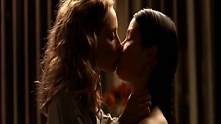 Calista Flockhart first seen lesbian kissing several