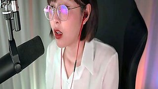Japanese teen pussy pleased through panties