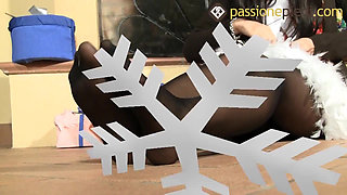 Federica christmas foot play