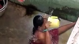 Tamil Aunty Bathing Outdoor