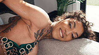 The asshole of Ravyn Alexa banged by Hollywood Cash