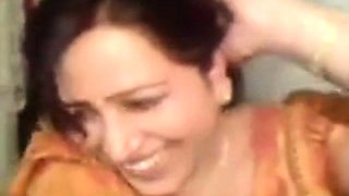 desi- very beautiful punjabi aunty sucking dick