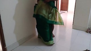 Huge Boobs - (boss Ke Bete Ne Naukrani Se Mast Chudai) Fuck Desi Maid Simran Bhabhi Wearing Saree Ass - Hindi Audio