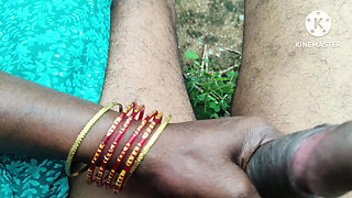 Aunty doing hand fuck in the jungle