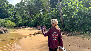 Homemade Accidental Sex - Handjob and Cumshot on a Beach