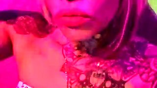 Webcam beauty and her toys have solo sex