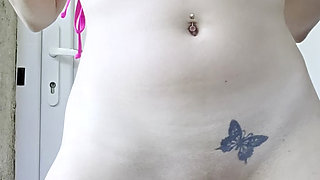 Anal-crazy girl Ana Liz inserts a vaginal stimulation plug into her asshole