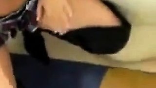 Deutsche reife Amateurin gibt Handjob auf schwarzen Stiefeln