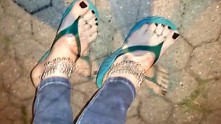 Feet Lover In Sexy Platform Flip Flops