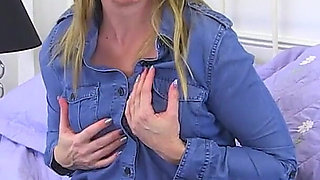 English MILF Sammie Dildos Her Shaven Cunt