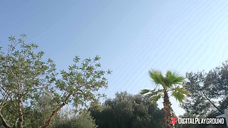 Emily Willis' Poolside Romance Ignites Wet Latina Desire