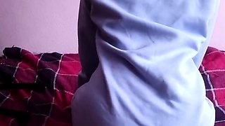 Ebony teen fingers herself to orgasm on webcam