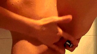 Shower Play – Wet Ass Tease with Plug & Creamy Pleasure