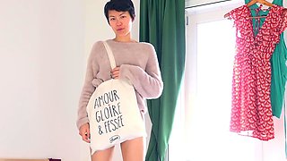 Yumie Solo a Japanese girl who loves to touch herself