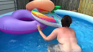 Too Many Pool Tubes! Outdoor Looner Fun