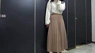 Asian hottie car blowjob fucking hardcore facial