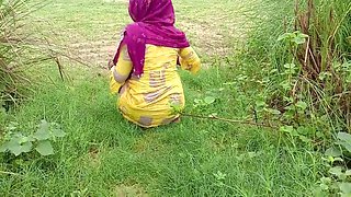 Indian Sex Outdoor Fuck Step Sister Without Condom Khet Chudai Big Black Cock Big Natural Boobs Hindi Porn