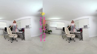 Nerdy amateur british teen babe masturbates