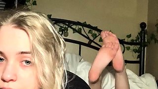 Amateur blonde teen fucks pussy and ass with toy