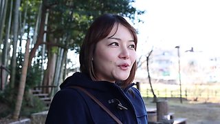 336KNB-205　【爆乳Iカップ】【おっぱい劇場開幕！！】挿入大好き37歳爆乳人妻がAV出演。最強クラス熟れパイの圧倒的な圧力でち◯こはスグに暴発寸前！？ at 埼玉県さいたま市 東浦和駅前