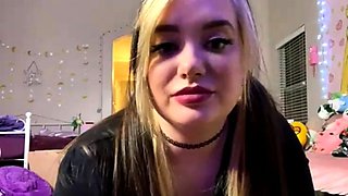 Young amateur teen in solo masturbation getting kinky