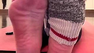 Classy blonde enjoys foot fetish
