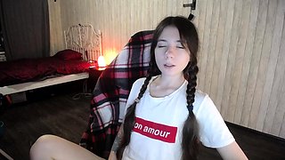 Hot amateur webcam teen masturbates for their fans