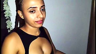 Encuentro A Mi Hermanastra En Mitad De La Calle Orinando Y Me Pide Que Me La Folle En Su Casa