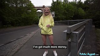 Wonderful fancy woman - public porn - Public Agent