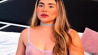 Pretty Babe Loves Toying Her Wet Pussy