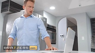 Hot plumber kaylee ryder is finer at fixing van's pipe than fixing his kitchen submerge - brazzers