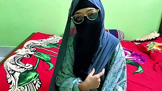 Sexy Indian Bhabhi Demands Donation and Gets Hardcore Fuck