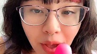 Amateur brunette ariana marie solo toying