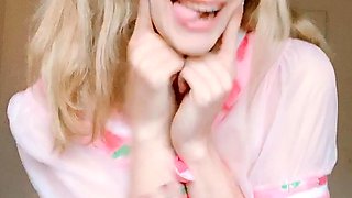 Hot amateur webcam teen masturbates for their fans