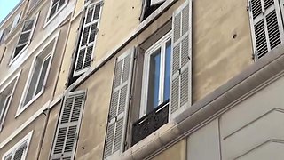 elle trompe son mec pour se venger de son infidélité