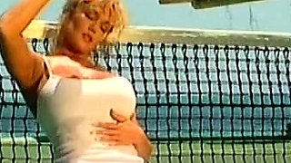 Behind the Scenes at the Swimsuit Calendar Photo Shoot.avi