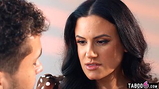 Hot MILF Penny Barber texts the paperboy