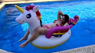 pool day.. look my ass underwater